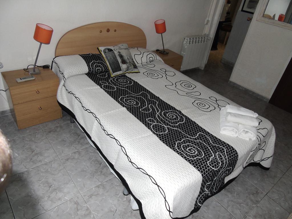 Hostal Aribau Barcelona Room photo