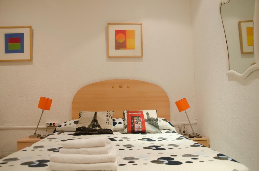 Hostal Aribau Barcelona Room photo