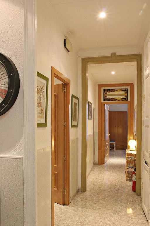Hostal Aribau Barcelona Exterior photo