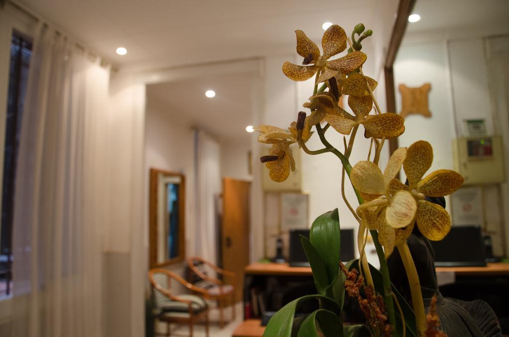 Hostal Aribau Barcelona Room photo