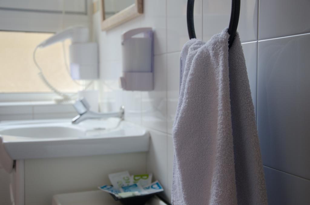 Hostal Aribau Barcelona Room photo