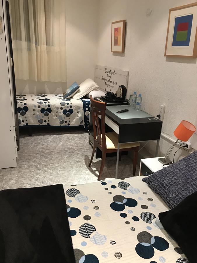 Hostal Aribau Barcelona Exterior photo